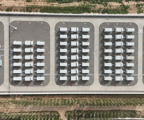 室外艙式磷酸鐵鋰電池儲(chǔ)能適用滅火裝置是什么